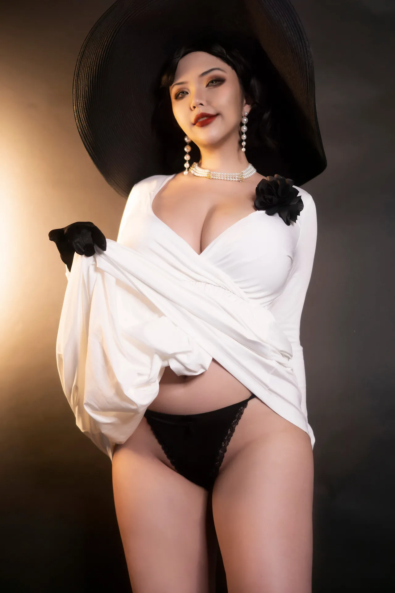 Hana Bunny - Lady Dimitrescu-erohere1.webp